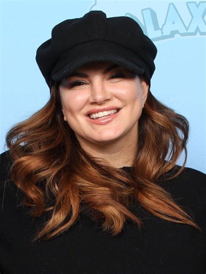 Beatrice Kitsos- Bio, Age, Boyfriend, Net worth, Height, Career ·