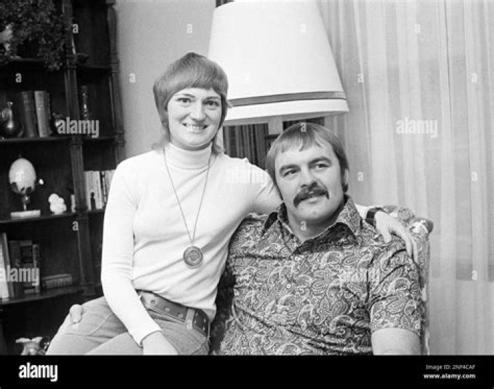Dick Butkuss Wife Helen Essenberg Bio, Nationality, Net Worth 2023, Child