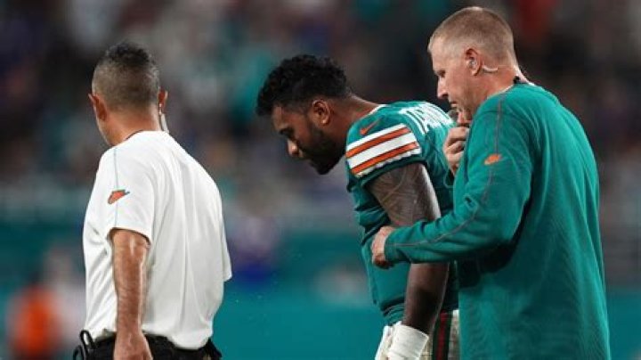 Experts Explain Football Players' Scary 'Fencing Response' After Big Hits