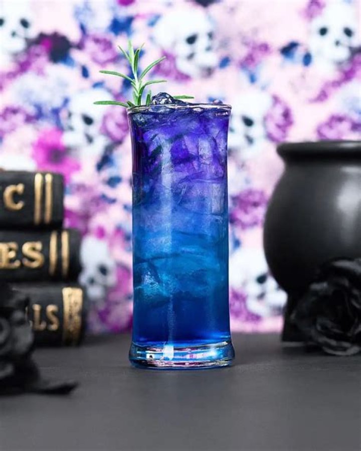 Here Are TikTok's Best Hocus Pocus' Cocktail Recipes |