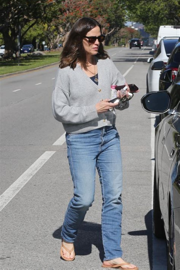 Jennifer Garner – Feet, Shoe Size and Shoe Collection