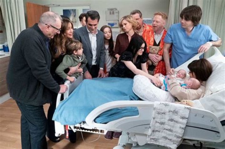 Sarah Hyland Didnt Know About Modern Family Death, Spoiled It