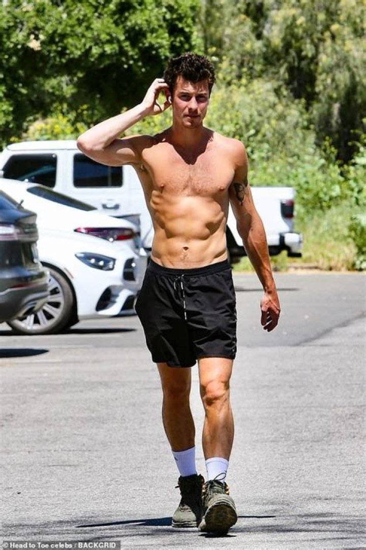 The Bear's Jeremy Allen White Showed Off His Jacked Physique on a Shirtless Hike